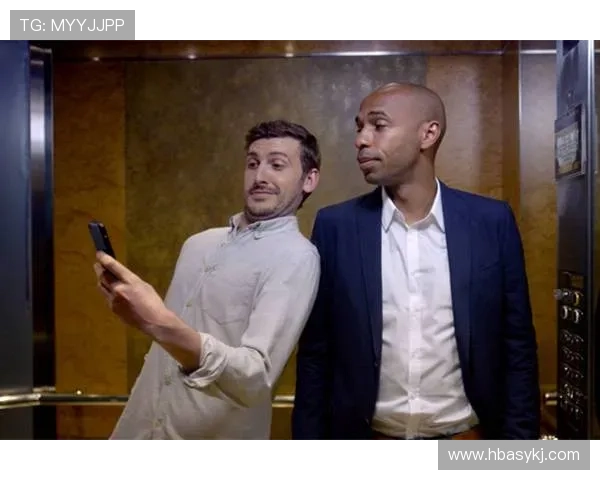 抽足球明星卡游戏视频带你体验激情对战与策略乐趣